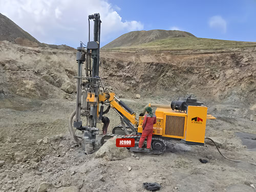 JC900 W projekcie górniczym na Bliskim Wschodzie